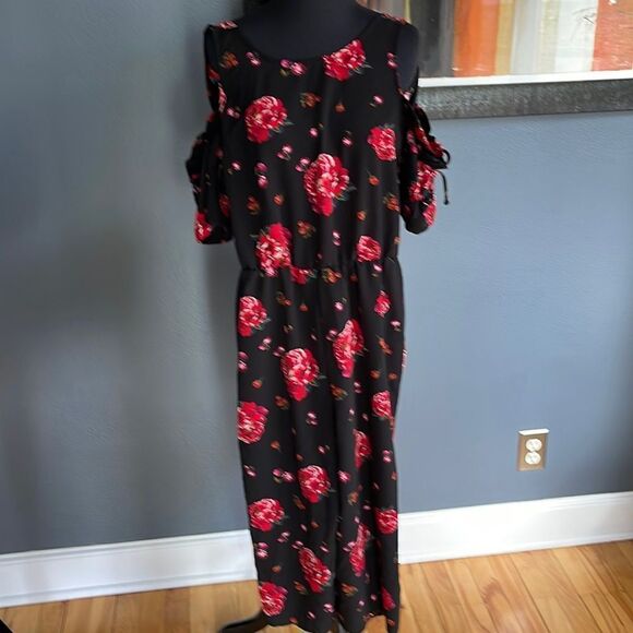 Xhilaration black red rose don’t crepe ruffled cold shoulder capri jumpsuit. Med - Picture 1 of 4
